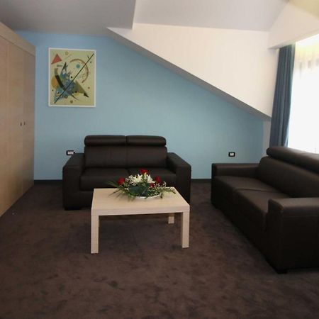 Hotel International Prishtina & Spa Pristina Værelse billede