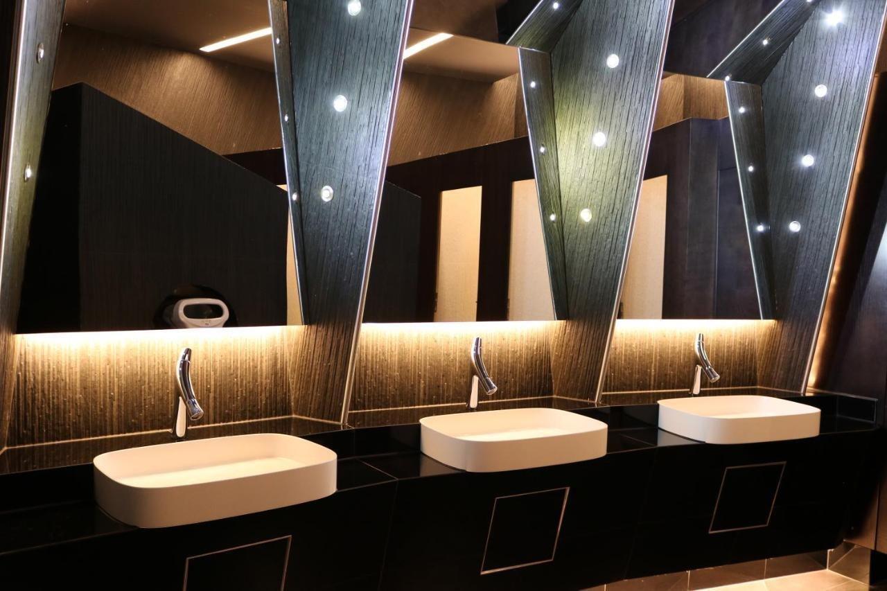 Hotel International Prishtina & Spa Pristina Eksteriør billede