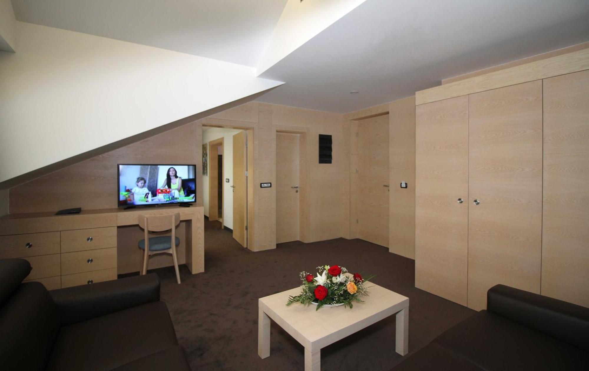 Hotel International Prishtina & Spa Pristina Værelse billede