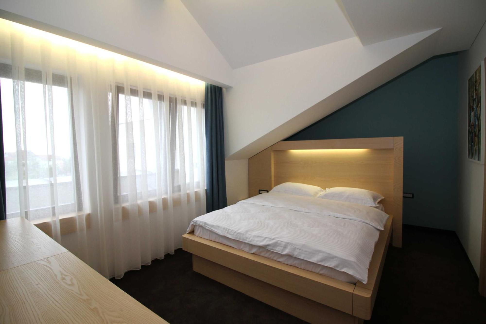 Hotel International Prishtina & Spa Pristina Værelse billede