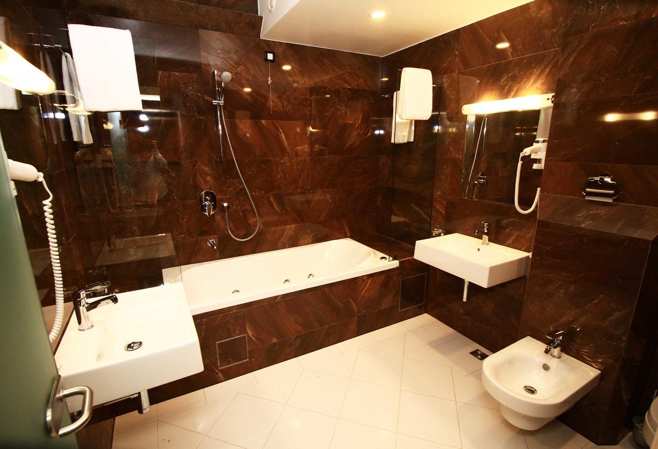 Hotel International Prishtina & Spa Pristina Eksteriør billede