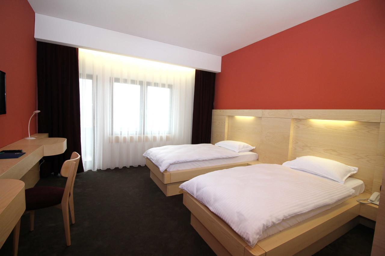 Hotel International Prishtina & Spa Pristina Eksteriør billede