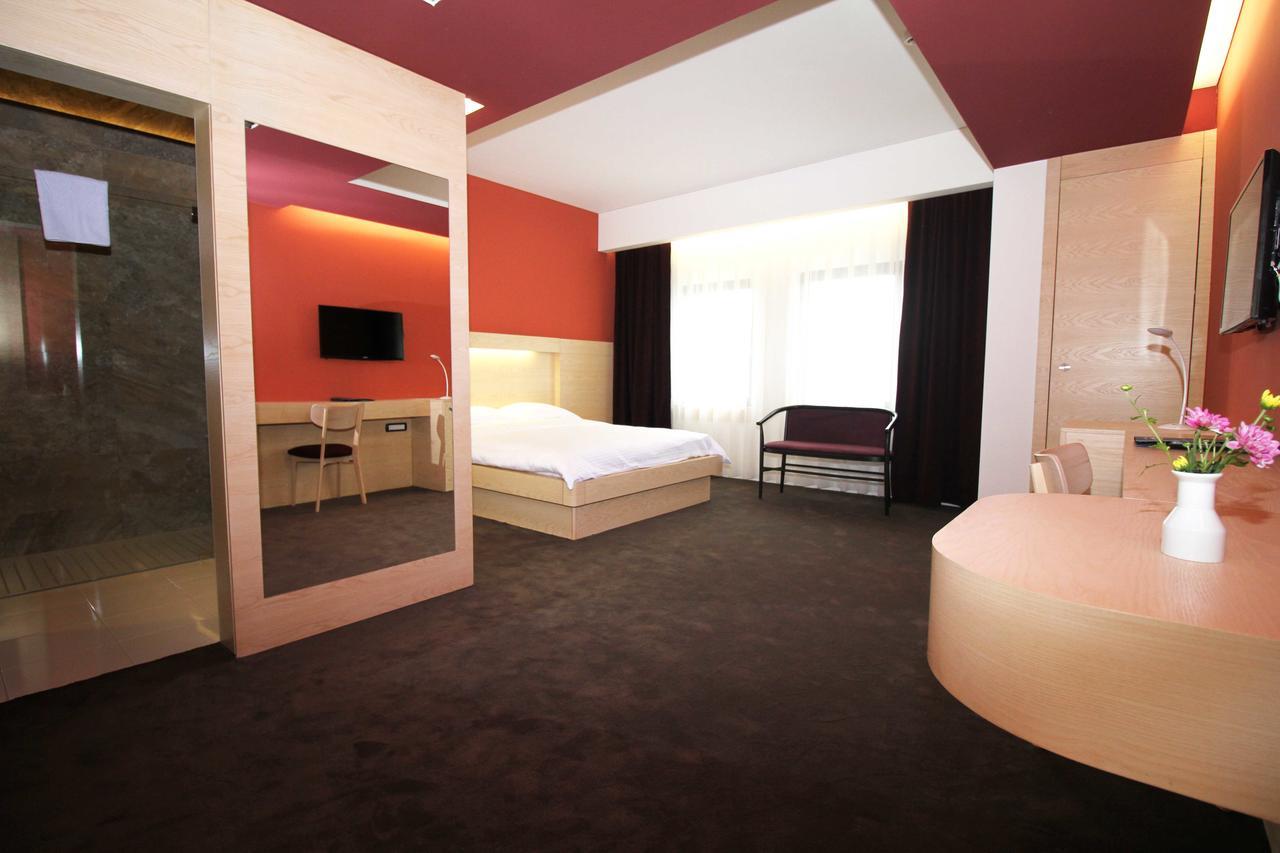 Hotel International Prishtina & Spa Pristina Eksteriør billede