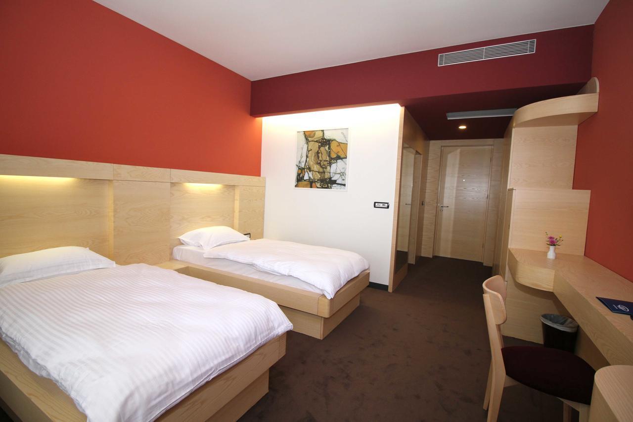Hotel International Prishtina & Spa Pristina Eksteriør billede