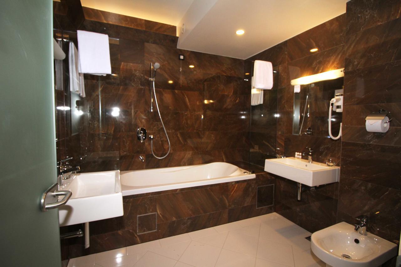 Hotel International Prishtina & Spa Pristina Eksteriør billede