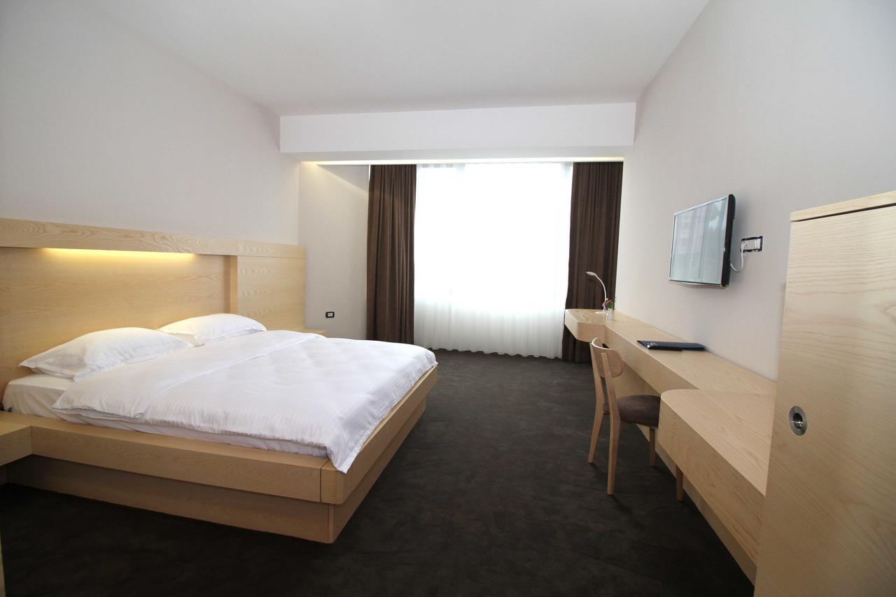 Hotel International Prishtina & Spa Pristina Eksteriør billede
