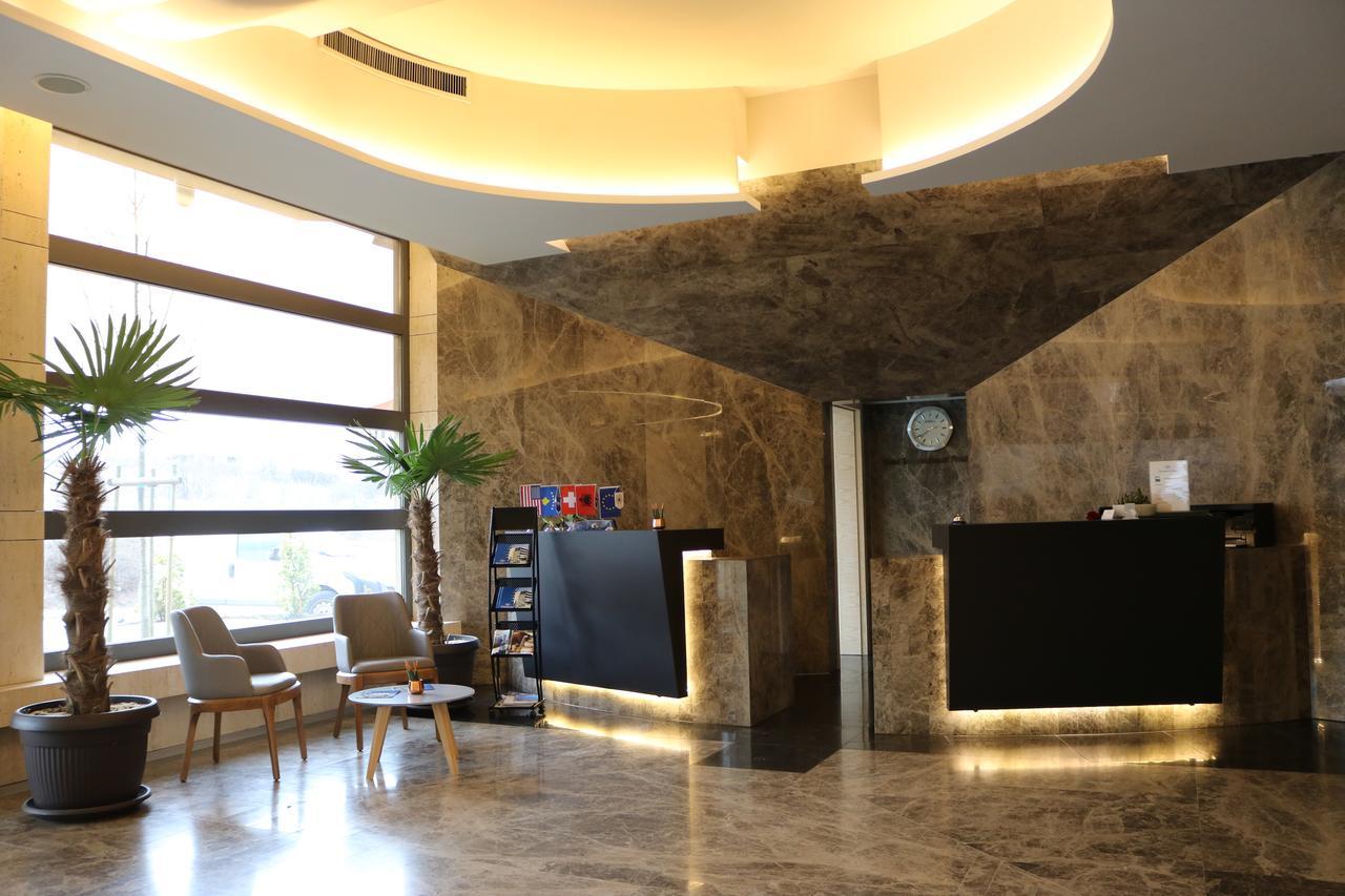 Hotel International Prishtina & Spa Pristina Eksteriør billede