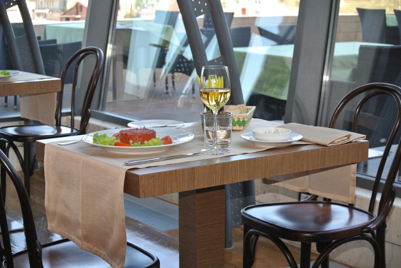 Hotel International Prishtina & Spa Pristina Eksteriør billede
